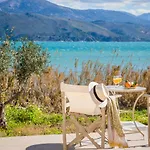 Apollonides Seafront Villa1 Aoede Willa *